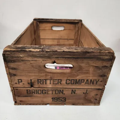 LOT 68: Sewing Lot in Vintage Box