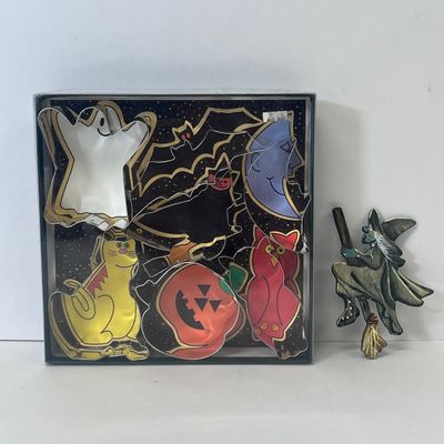 LOT 59: Huge Halloween Lot