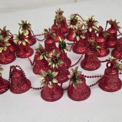 LOT 89: Vintage Christmas Wreath, Tree Skirts & Garland