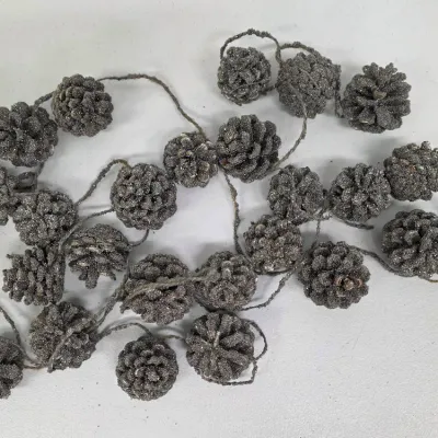LOT 89: Vintage Christmas Wreath, Tree Skirts & Garland