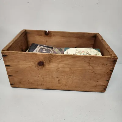 LOT 69: Home Decor/Sewing Lot in Vintage Box