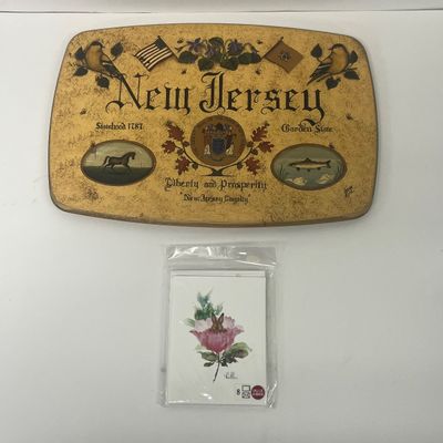 LOT 69: Home Decor/Sewing Lot in Vintage Box