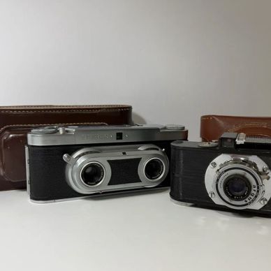 Sale Photo Thumbnail #8: Vintage stereo 3D camera and an Argus 35mm rangefinder camera, both complete with fitted leather carrying cases.