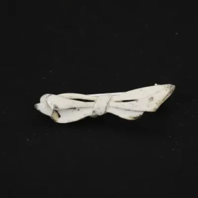 Sale Photo Thumbnail #694: Vintage gold bow brooch second image