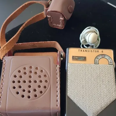 Sale Photo Thumbnail #650: Encore transistor portable radio