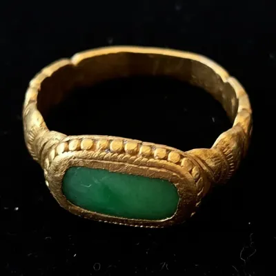 Sale Photo Thumbnail #688: Vintage chinese k gold and jade saddle ring