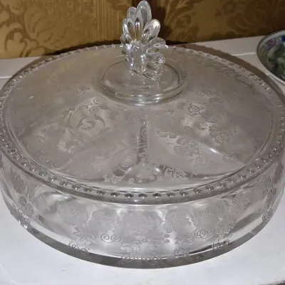 Sale Photo Thumbnail #640: Vintage new martinsville or viking glass prelude covered candy dish