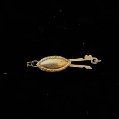 Sale Photo Thumbnail #697: Vintage k gold pin