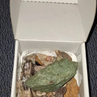 Sale Photo Thumbnail #596: Collection of assorted mineral specimens