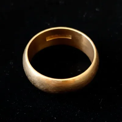 Sale Photo Thumbnail #660: K gold lag band ring