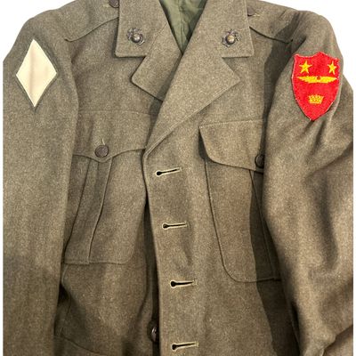 Sale Photo Thumbnail #404: WWII USMC M1939 Forest Green Wool Service Blouse 1st Marine Aircraft Wing with RARE White Diamond Shaped Discharge Patch