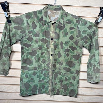 Sale Photo Thumbnail #302: WWII U.S. Marine Corps Reversible P42 Frog Skin Camouflage Herringbone Twill Utility Coat