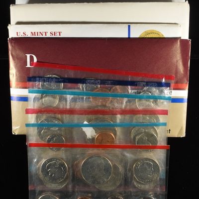 Sale Photo Thumbnail #273: 1981, 84-86, 88, 89 & (2) 1980 MINT SETS