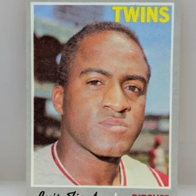 Sale Photo Thumbnail #521: 1971 Topps Luis Tiant baseball card (#385) featuring him with the Minnesota Twins in good vintage condition.