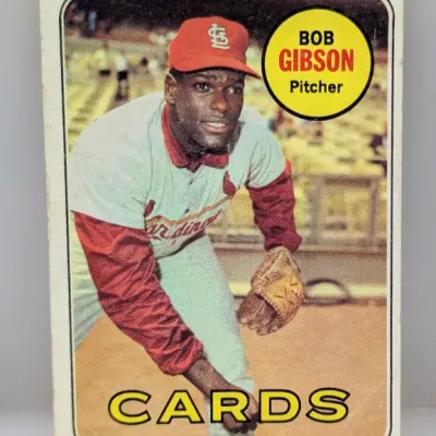 Sale Photo Thumbnail #341: 1972 Topps Bob Gibson #130 baseball card featuring the Hall of Fame pitcher for the St. Louis Cardinals, showing light corner wear.