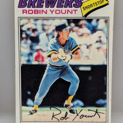 Sale Photo Thumbnail #755: 1978 Topps Robin Yount baseball card #173, featuring the Milwaukee Brewers shortstop in fair condition with slight edge wear.