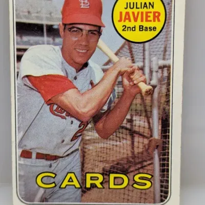 Sale Photo Thumbnail #432: Vintage 1968 Topps Julian Javier #520 baseball card featuring the St. Louis Cardinals second baseman in a batting stance.