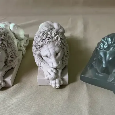 Lion Frosted Glass Figure With Lion Bookends 