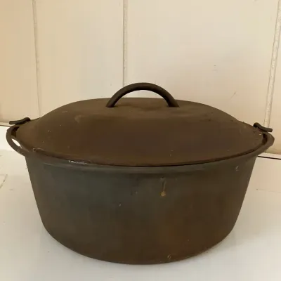Vintage Cast-Iron Dutch Oven 