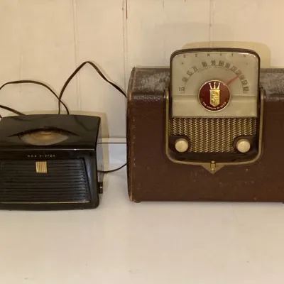Late 1940s RCA Victor 8X-521 AM Radio and Zenith Portable "Tip-Top Holiday" Flip-Up Dial Radio