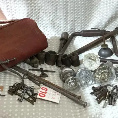 Antique & Vintage Tools, Glass Doorknobs, Keys & Hardware Lot