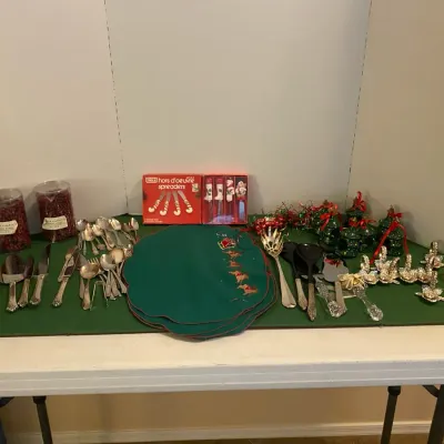 Festive Holiday Serving Lot