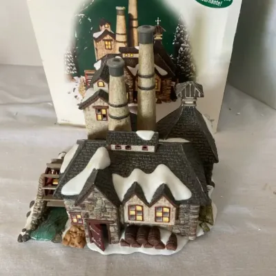 Department 56 Dickens Village London Gin Distillery