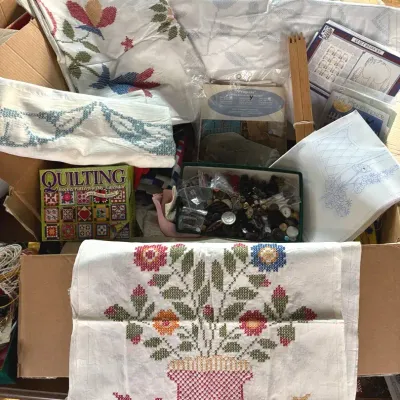 Box Of Vintage Cross Stitch Kits, Quilt Blocks, Remnants And Buttons