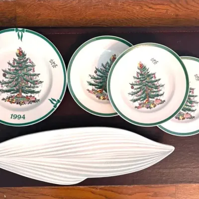 Spode Imperial Banana Leaf Relish Tray With Spode Christmas Plates 