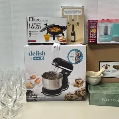 Delish By Dash Stand Mixer (Factory Sealed), New 7” Electric Skillet , Mini Food Chopper -kitchen It