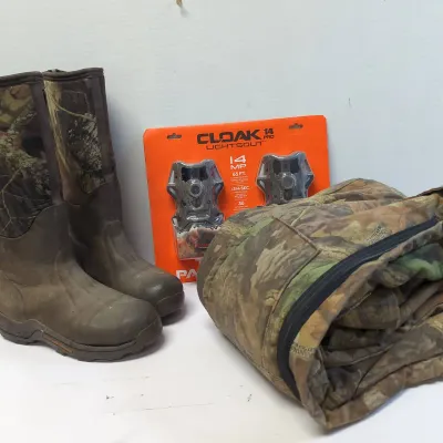 Walls Camo Jumper, Boots and Trail Camera Set 