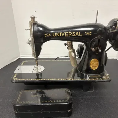 Universal Deluxe Sewing Machine
