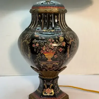 Floral Chinoiserie-Style Table Lamp w/ Brass Accent on Base