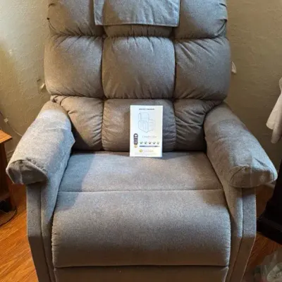 Comfort Zone Golden Tech Recliner/Lift Chair 