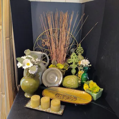 So Many Shades of Green -13pc Decor Lot