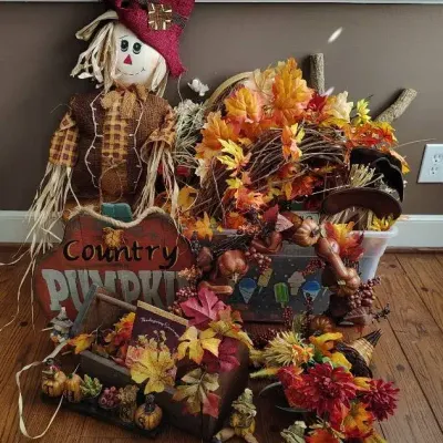 Thanksgiving & Autumn Harvest Decorations – Mystery Lot