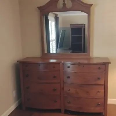 Broyhill Continental Tapestry 8-Drawer Dresser with Matching Mirror