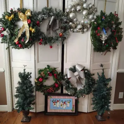 Christmas Wreath And Tree 9pc Decor Lot
