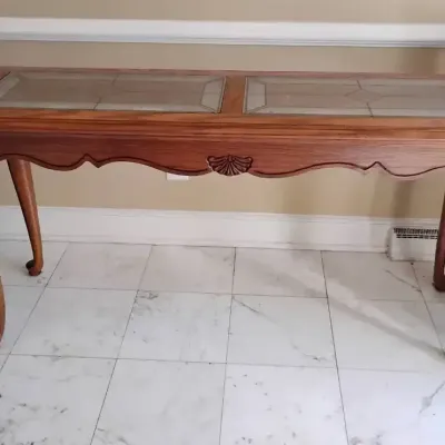 Wood Console / Sofa Table with Decorative Glass Inlay Top & Queen Anne Legs