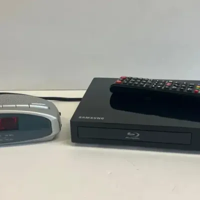 Samsung Blu-Ray DVD Player And Clock Radio (2)