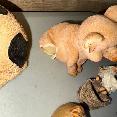 Sale Photo Thumbnail #26: Collection of 5 pig-themed decorative figurines and knick-knacks in various styles and materials, including resin and ceramic/pottery. Includes a spotted pig, salt/pepper shaker style pig, miniature figurines, and a sitting pig. Note: The sitting pig figu