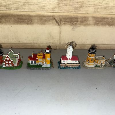 Sale Photo Thumbnail #136: Collection of five detailed miniature lighthouse figurines with hanging loops, suitable as Christmas tree ornaments or tabletop decor. Made of painted resin or molded compound. Good condition with detailed architectural features.
2in tall. Lefton