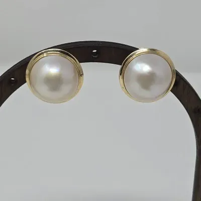 Vintage 14K Yellow Gold Mabe Pearl Stamped 585 .75" Earrings Approx. 7.40g