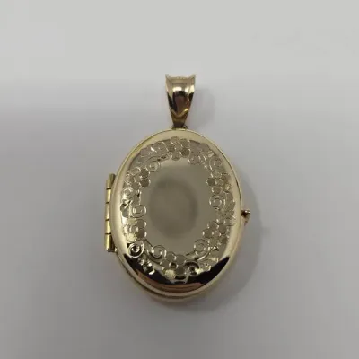 1/20 14K GF Yellow Gold Four Picture 1.25" Locket Approx. 4.76g