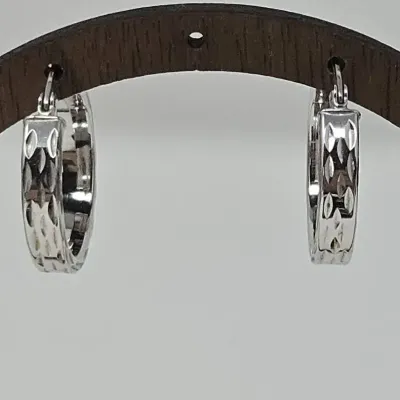Sterling Silver Diamond Cut .75" Hoop Earrings Approx. 2.23g