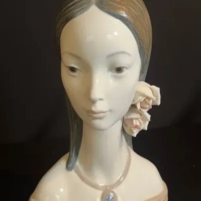 Lladro Porcelain Figurine - La Maia