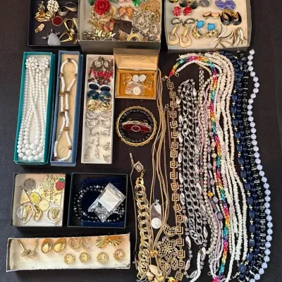 Vintage Costume Jewelry - Necklaces, Earrings, Pins & more!