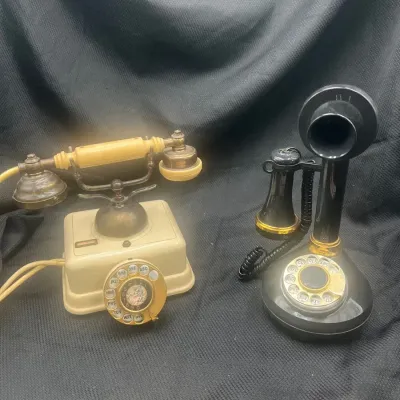 2 Vintage telephones 