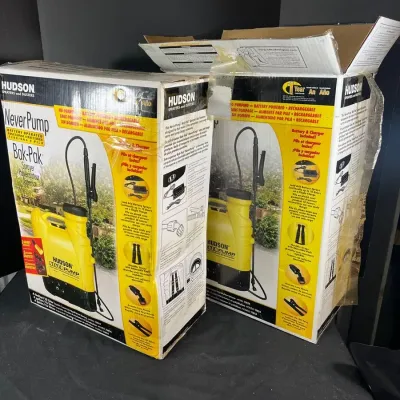 Pair Of Hudson Bak-Pak 4 Gallon Sprayer New In Box