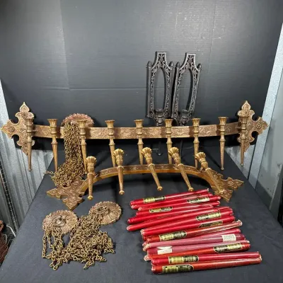 The image shows a vintage gold-tone Syroco gothic-style wall-mounted candelabra.